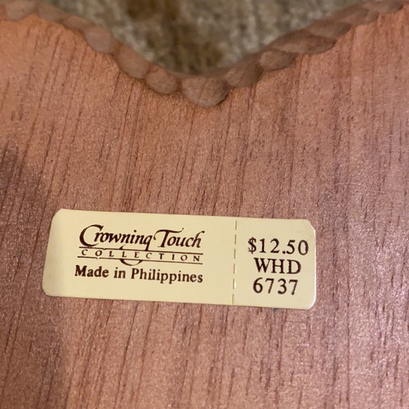 ~Crowning Touch~ Vintage Carved Heart Shaped Bowl - Picture 3 of 5